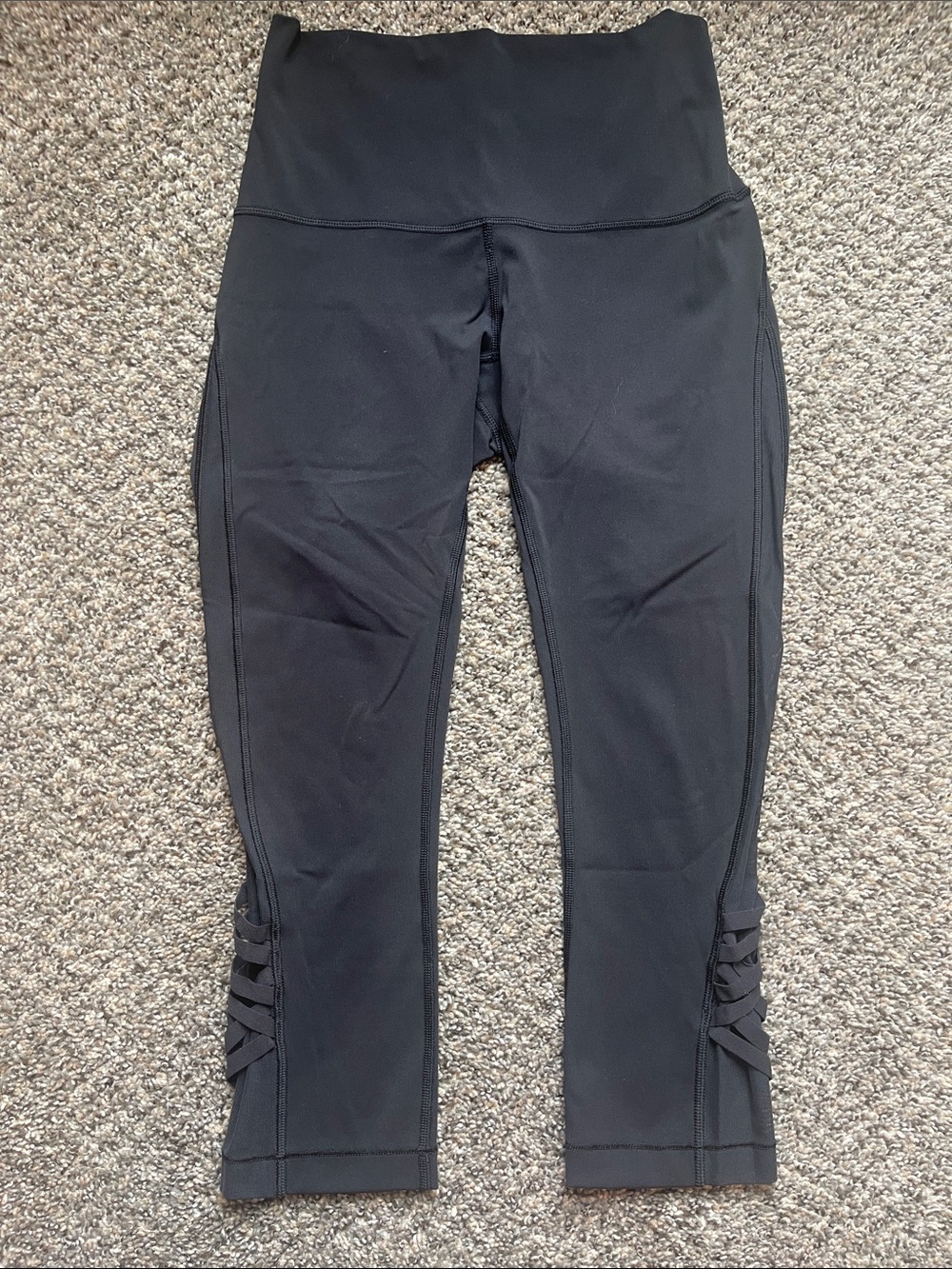 Lululemon Minimalist Crop - Black; Size 6